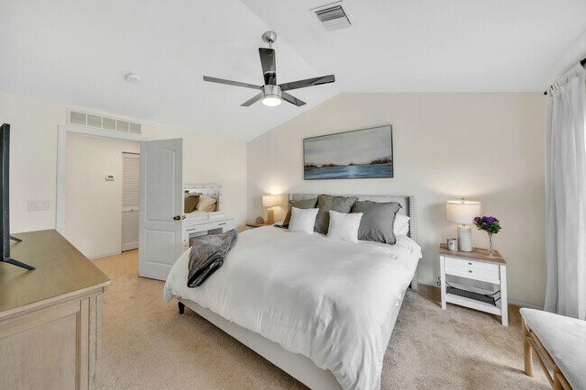 Building Photo - 6086 Seminole Gardens Cir