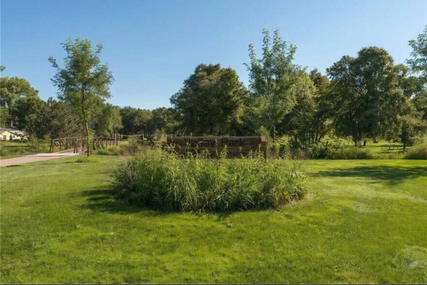 Building Photo - 935 11th Ave S