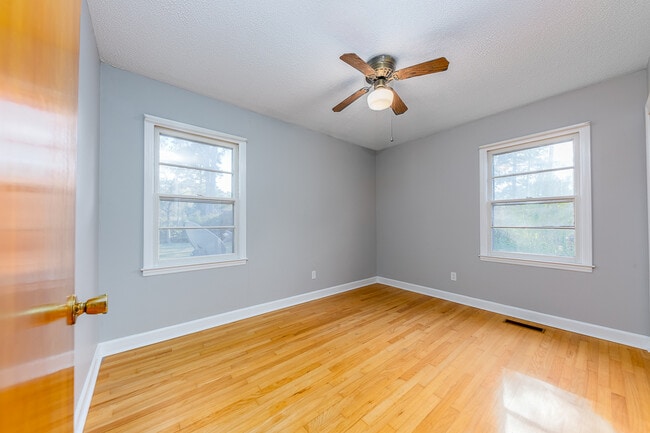 Building Photo - 1009 Park Dr