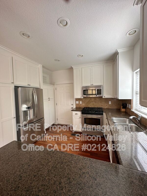 Building Photo - 134 Creekside Village Dr