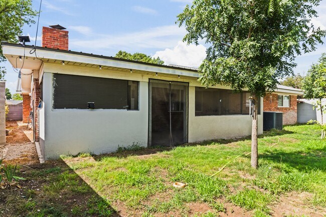 Building Photo - 1240 W Copper Ave