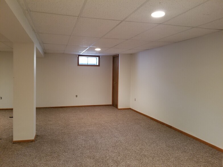 Family Room - 118 Chanticleer Ln NE