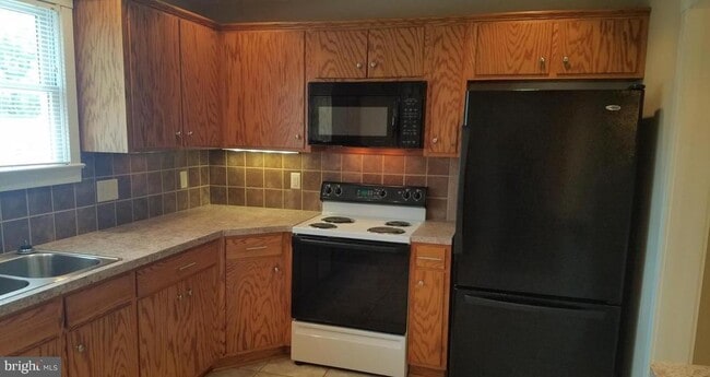 Building Photo - 9662 Teffeteller Ln