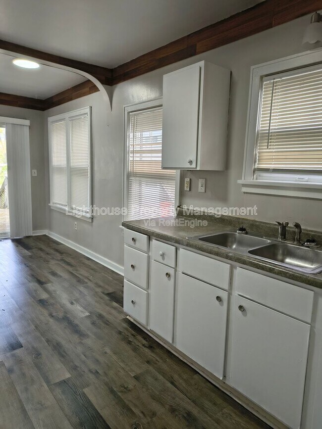 Building Photo - 3041 Lemuel St