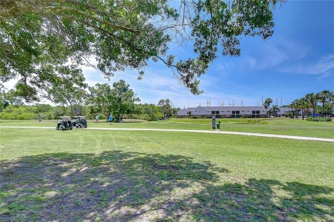 Building Photo - 200 Country Club Dr