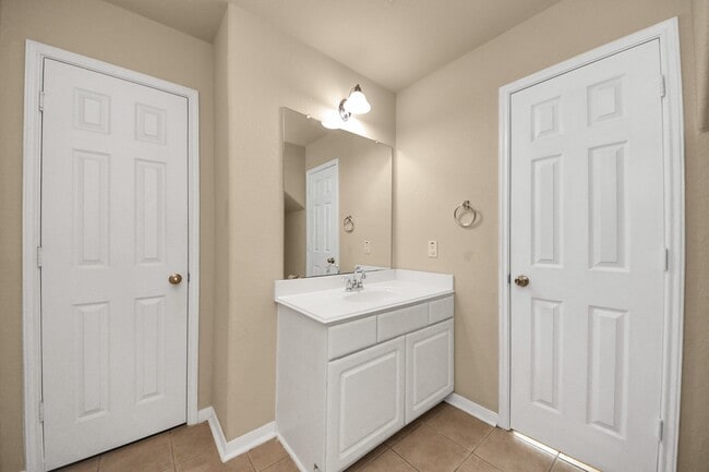 Building Photo - 23547 Legacy Oak St