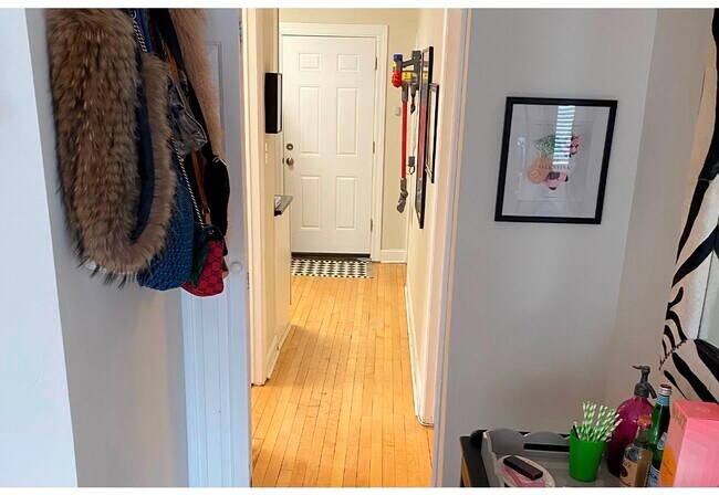 Building Photo - 733 Elm St