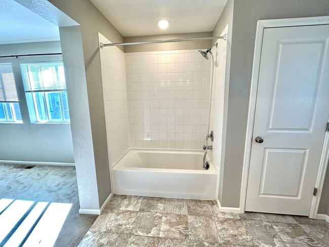 Building Photo - Better Than New! Stunning 4-year old Home Corner End-Unit with High-End Finishes