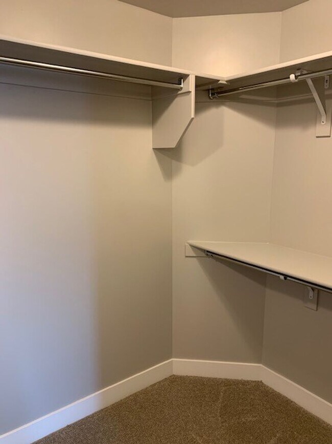 Building Photo - Beautiful Townhome in Great Location!