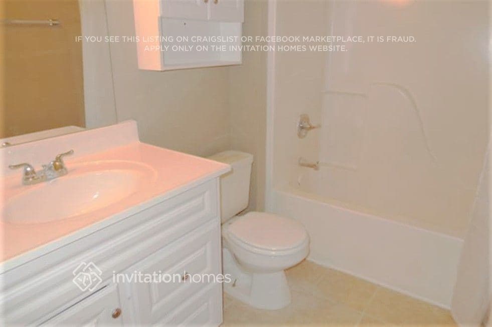 Building Photo - 1693 Independence Dr