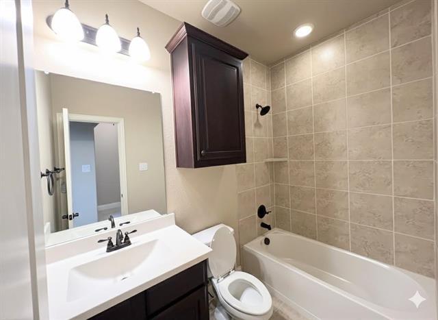 Building Photo - 1001 Summer Ln