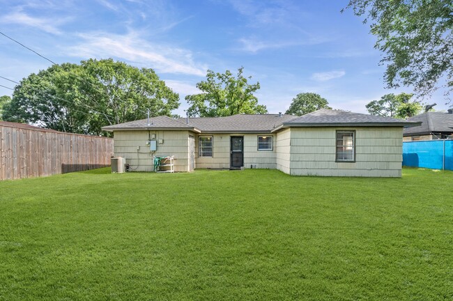 Building Photo - 5532 Meadow Creek Ln