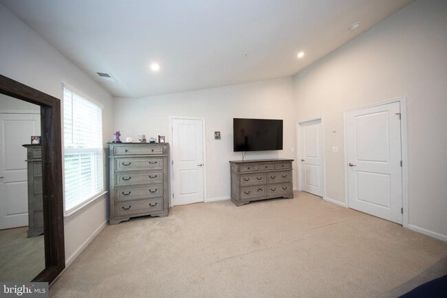 Building Photo - 167 Hokeland Dr