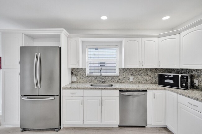 Building Photo - 3018 Spanish Trail