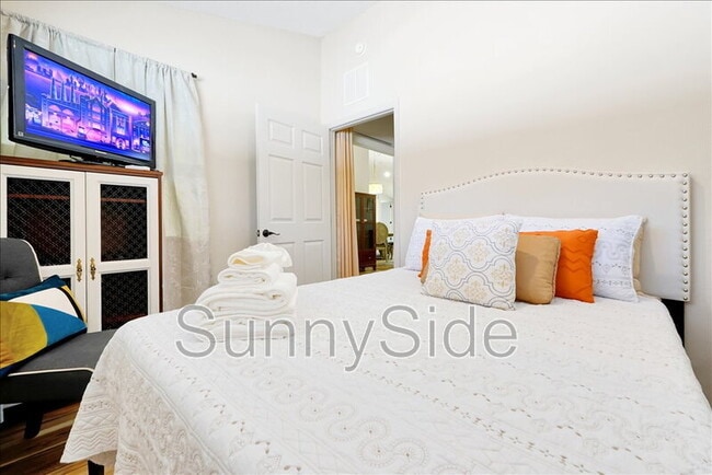 Building Photo - 42 Nottingham Way