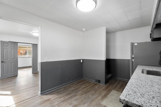 Building Photo - Stunning 3 bedroom home in McKees Rocks available May 1!