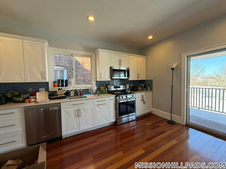 Building Photo - 100 Calumet St