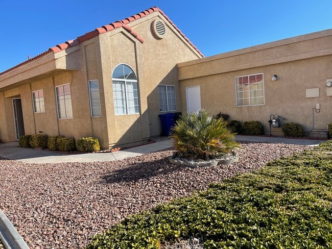 Building Photo - Jess Ranch 55+ Gated Community Apple Valley