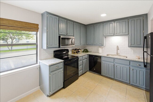 Building Photo - Baylor 2 Bedroom Condo