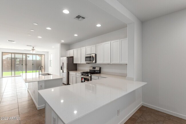 Building Photo - 9239 W Sells Dr