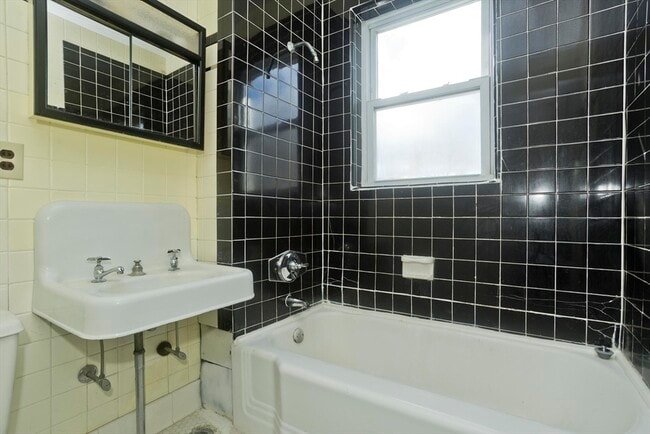 Building Photo - 1801 Northampton St