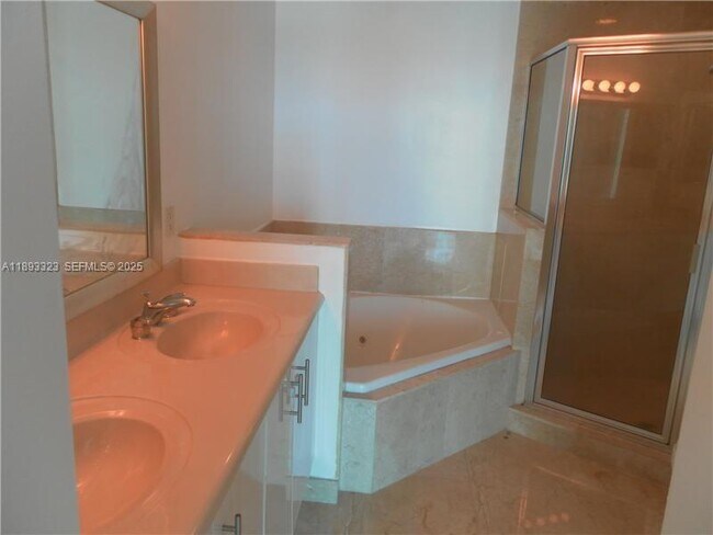 Building Photo - 7900 Harbor Island Dr