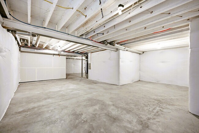 Building Photo - 10054 E 59th Ave