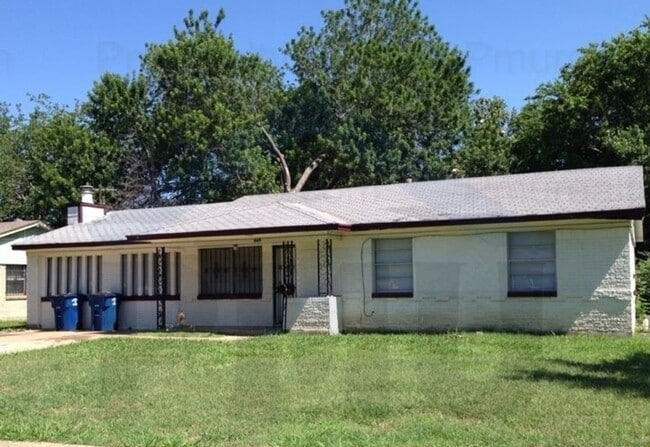 Primary Photo - COMING SOON! Brick 3-Bed, 2-Bath with Fenc...