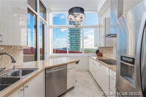 Building Photo - 1581 Brickell Ave