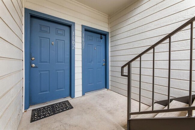 Building Photo - 6000 Shepherd Mountain Cove