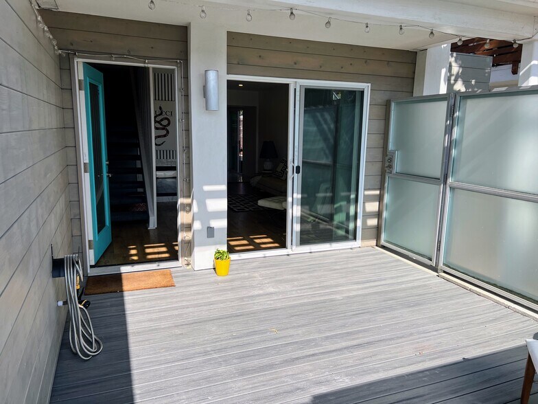 Indoor/outdoor feel - 2225 Manchester Avenue