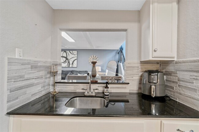Building Photo - 2938 Camelot Ln