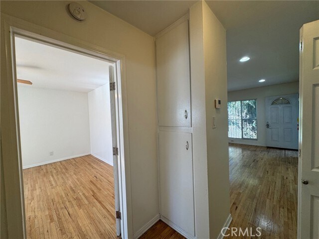 Building Photo - 1372 W 36th St