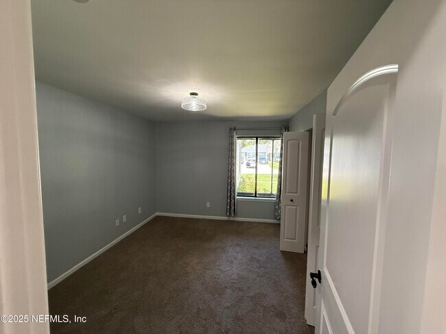 Building Photo - 10511 Tanglewilde Dr W