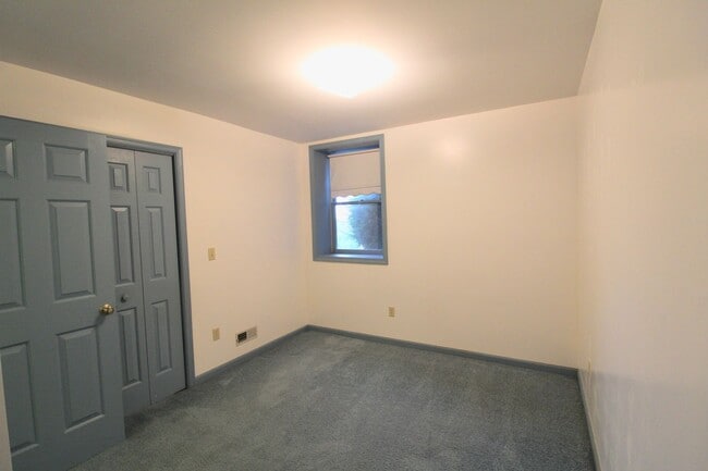 Building Photo - For Rent: Spacious Ranch-Style Home with S...