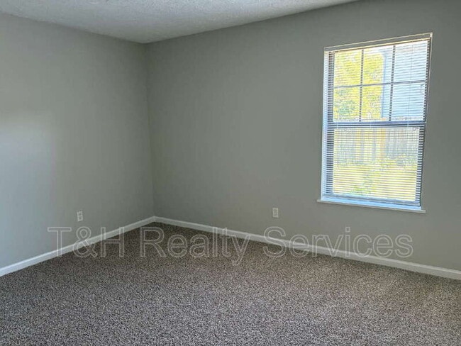 Building Photo - 5925 Dunmore Dr