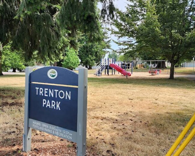 Building Photo - Awesome 3-bedroom, 2.5-bathroom house in North Portland Near Trenton Park - $200 Off First Month!