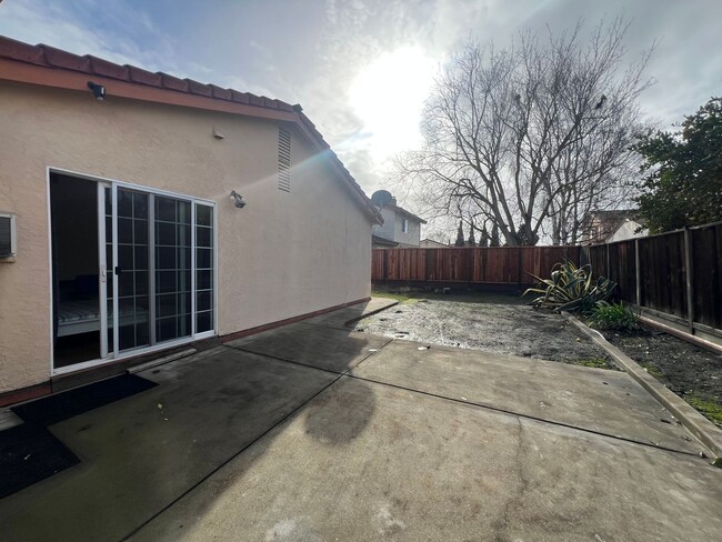 Building Photo - Lovely Pioneer Park home in quiet neighbor...