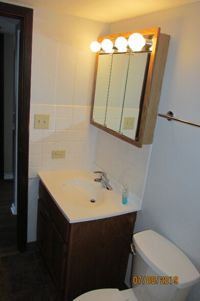 Building Photo - 14785 Lake View Dr