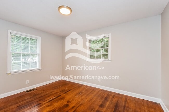 Building Photo - 912 Delta Dr
