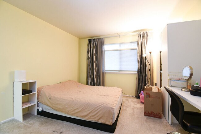 Building Photo - 274 Elmwood Ln