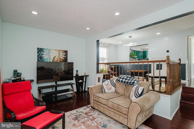 Building Photo - 3760 Bonnybridge Pl
