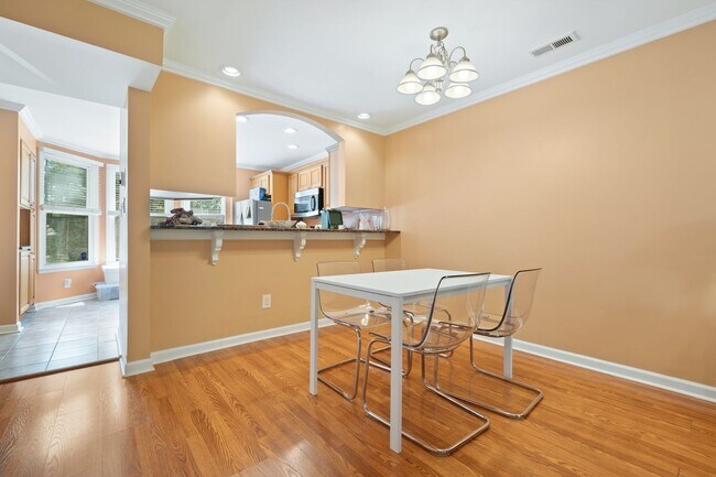 Building Photo - Sunlit Downing Creek townhome with private deck, open layout, and easy access to Duke, UNC, and RTP.