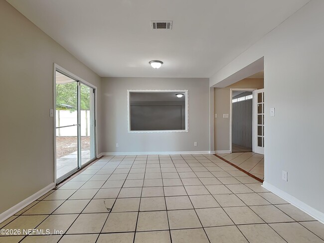 Building Photo - 10927 Regency Dr