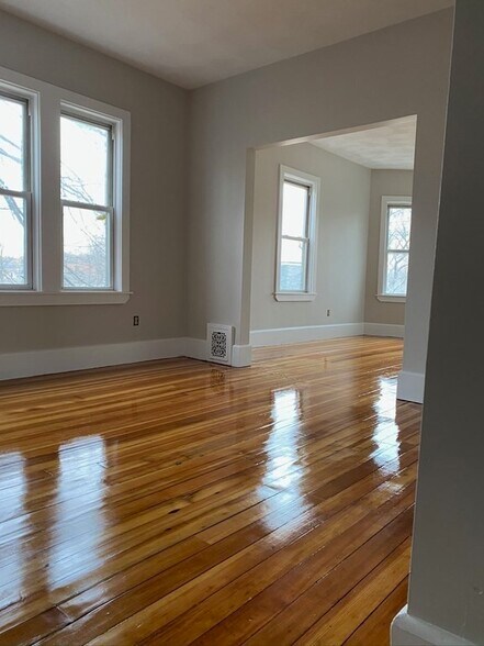 Building Photo - 229 Poplar St