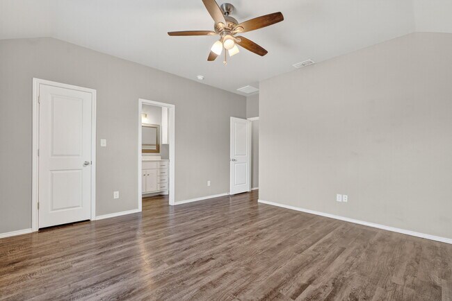 Building Photo - 623 N Elkhart Ave