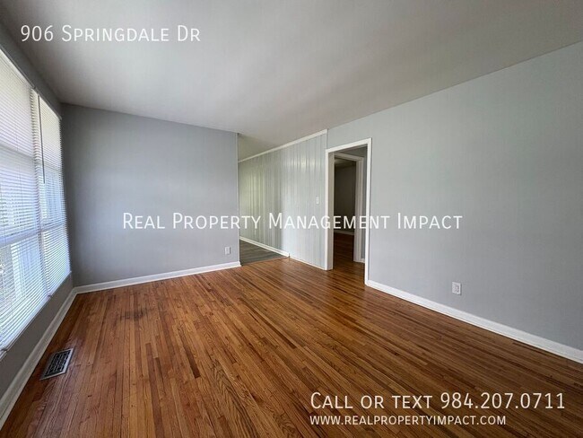 Building Photo - 906 Springdale Dr