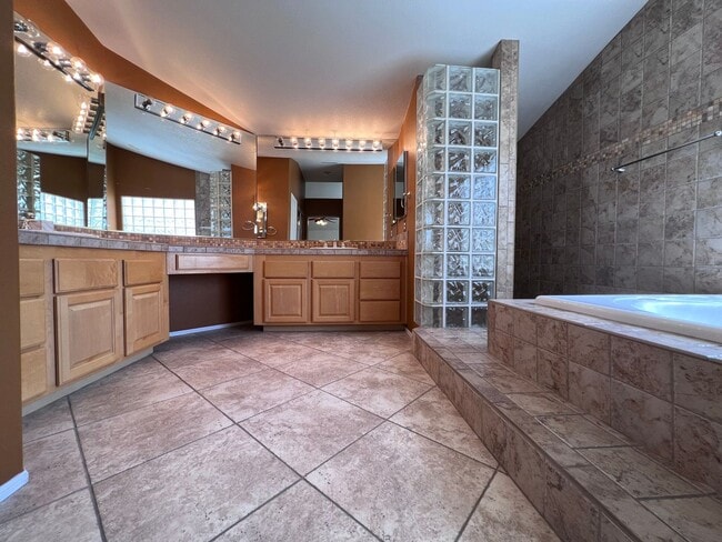 Building Photo - Summerlin 5 Bedroom with a Swimming Pool