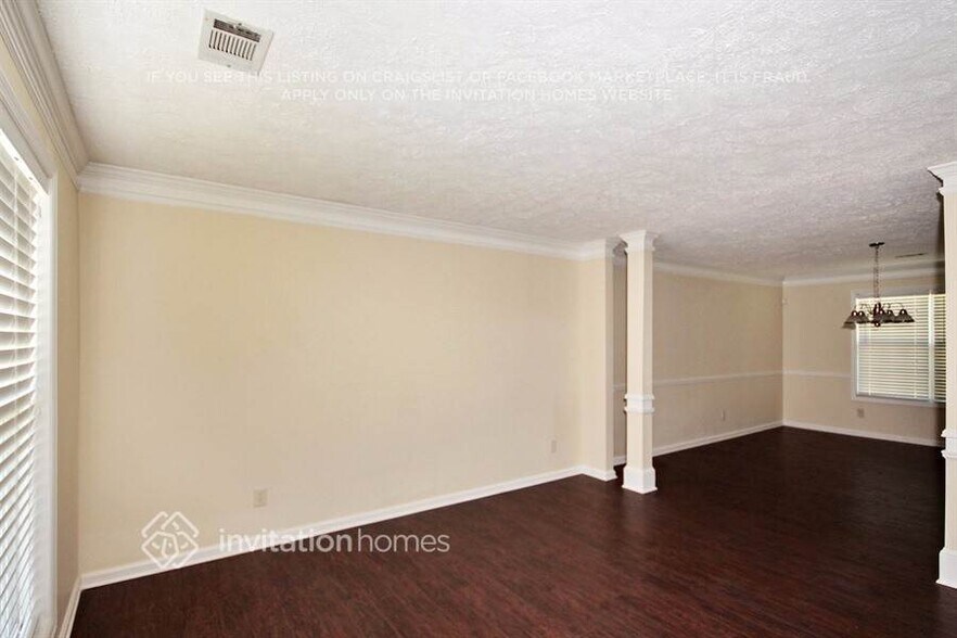Building Photo - 6521 Carriage Ln