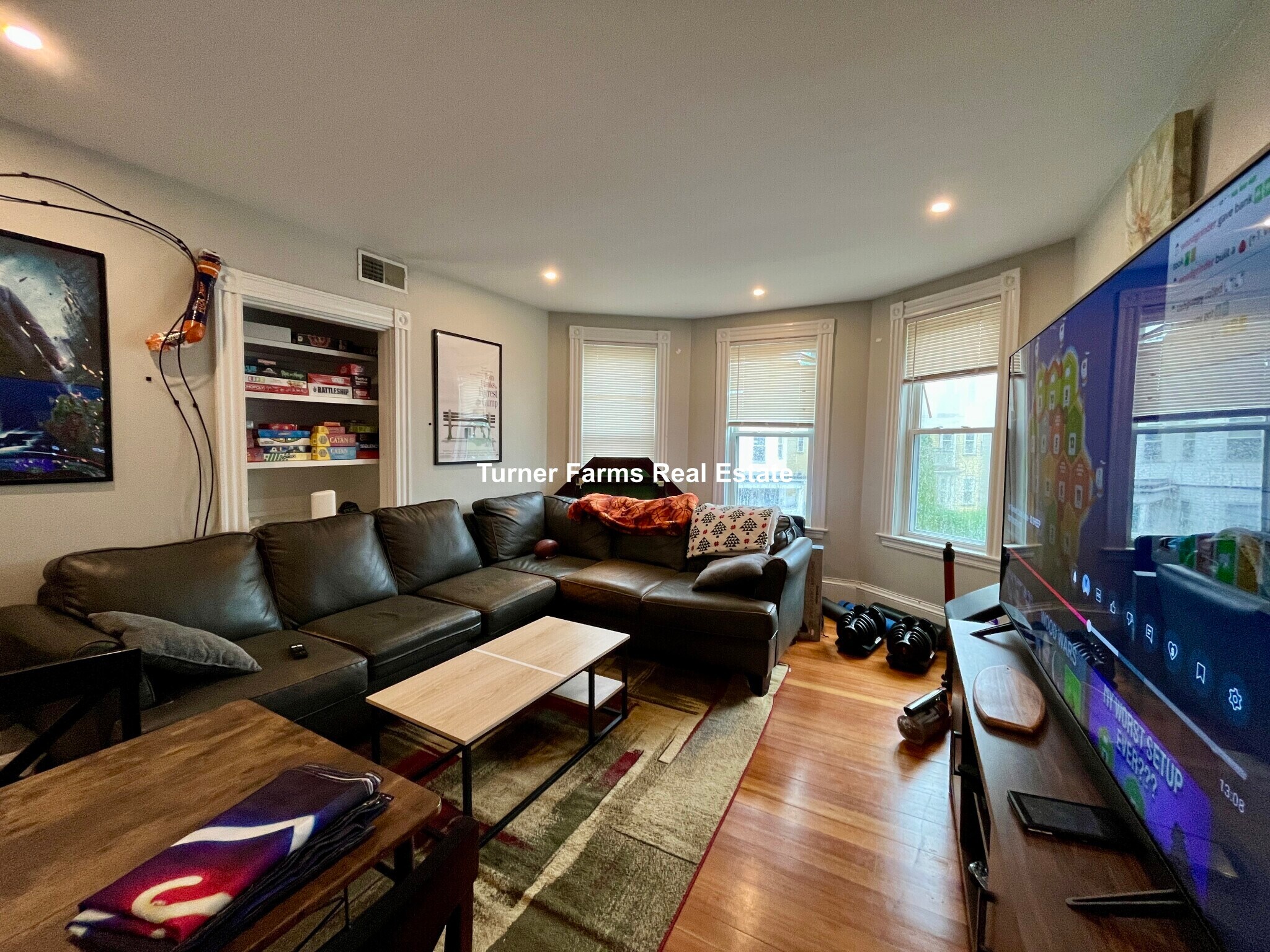 Building Photo - 24 Pond St